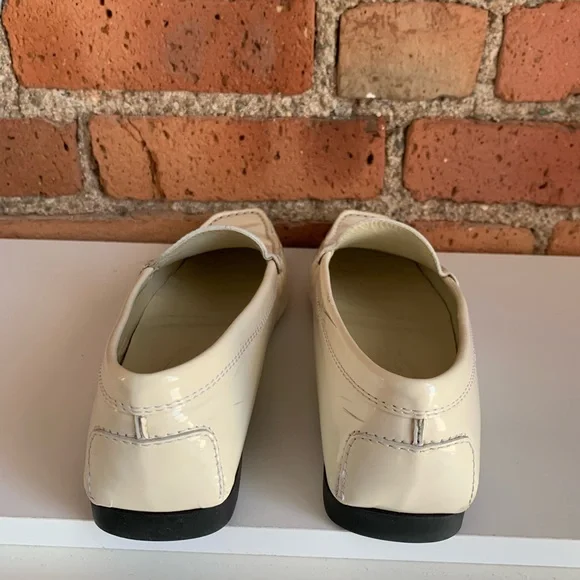 Tod’s Women’s Grommino Flat Driving Shoe Loafer Ivory Patent Leather 6 36 - Picture 7 of 13